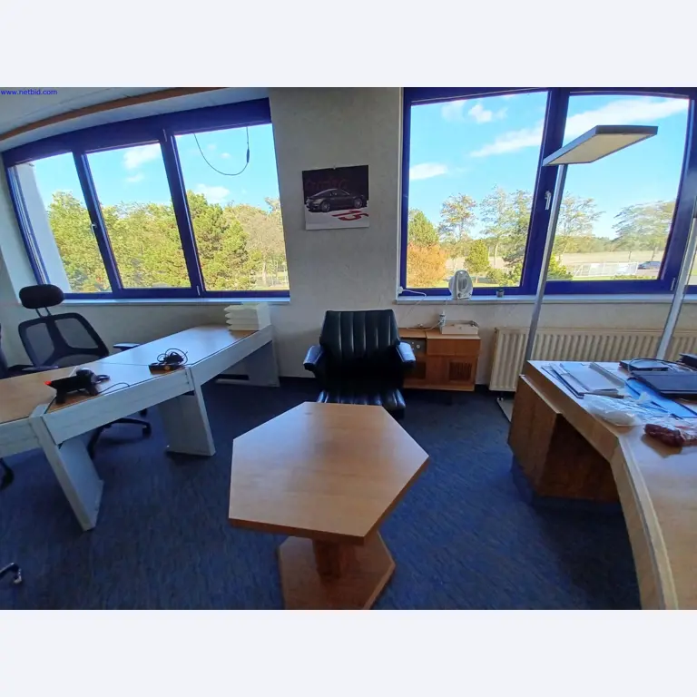 Machines of a lighting manufacturer for metalworking with accessories, continuous painting system, high-bay racking, industrial trucks, vehicles, IT and office equipment-5