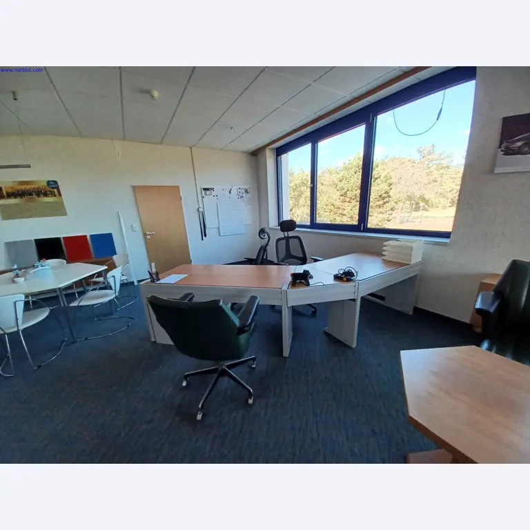 Machines of a lighting manufacturer for metalworking with accessories, continuous painting system, high-bay racking, industrial trucks, vehicles, IT and office equipment-6