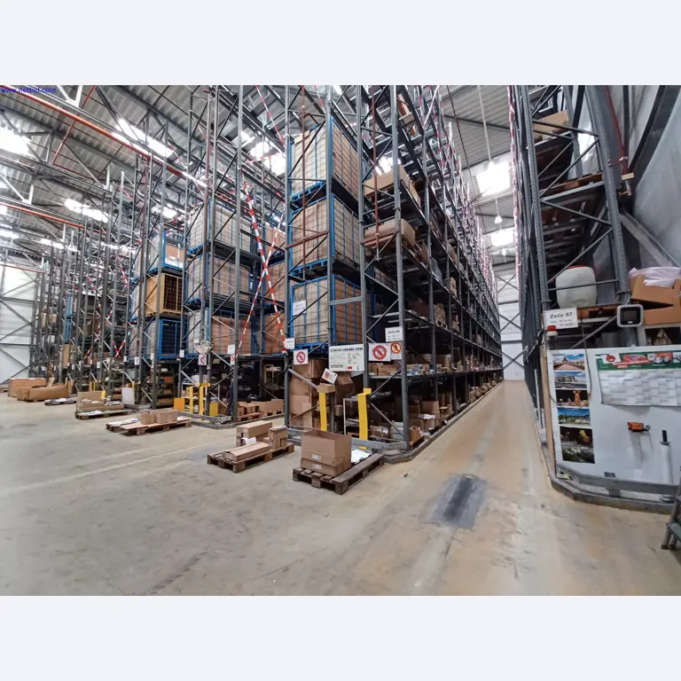 Machines d'un fabricant de luminaires, entre autres pour le travail du métal avec accessoires, installation de peinture en continu, rayonnage en hauteur, véhicules de manutention, véhicules, équipement informatique et de bureau-1