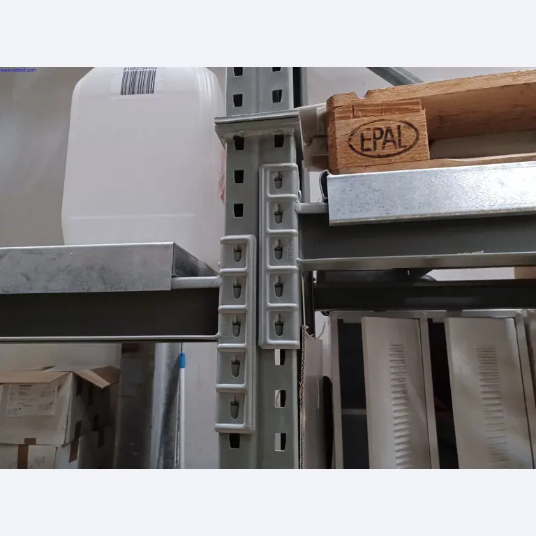 Machines d'un fabricant de luminaires, entre autres pour le travail du métal avec accessoires, installation de peinture en continu, rayonnage en hauteur, véhicules de manutention, véhicules, équipement informatique et de bureau-2