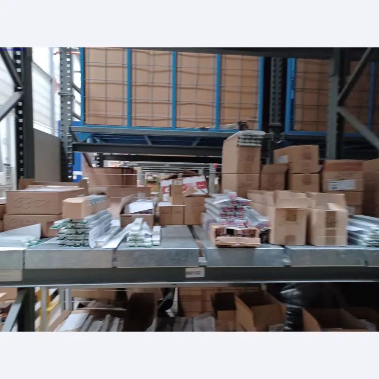 Machines d'un fabricant de luminaires, entre autres pour le travail du métal avec accessoires, installation de peinture en continu, rayonnage en hauteur, véhicules de manutention, véhicules, équipement informatique et de bureau-3