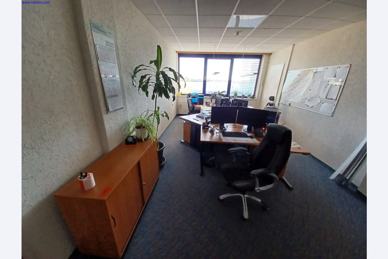 Machines of a lighting manufacturer for metalworking with accessories, continuous painting system, high-bay racking, industrial trucks, vehicles, IT and office equipment-1