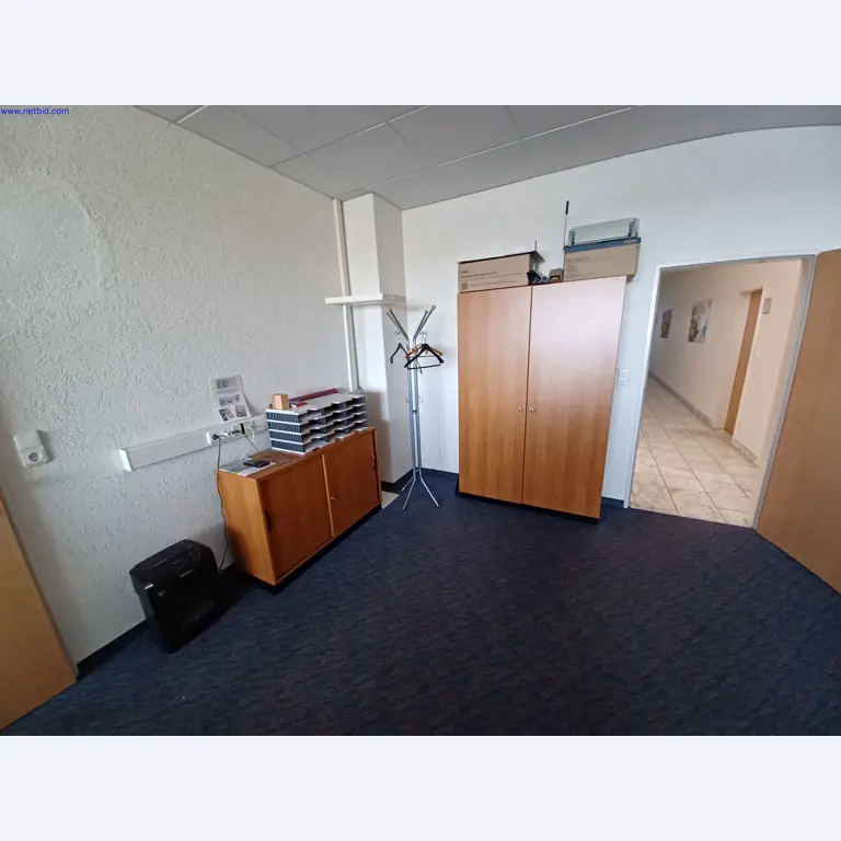 Machines of a lighting manufacturer for metalworking with accessories, continuous painting system, high-bay racking, industrial trucks, vehicles, IT and office equipment-2