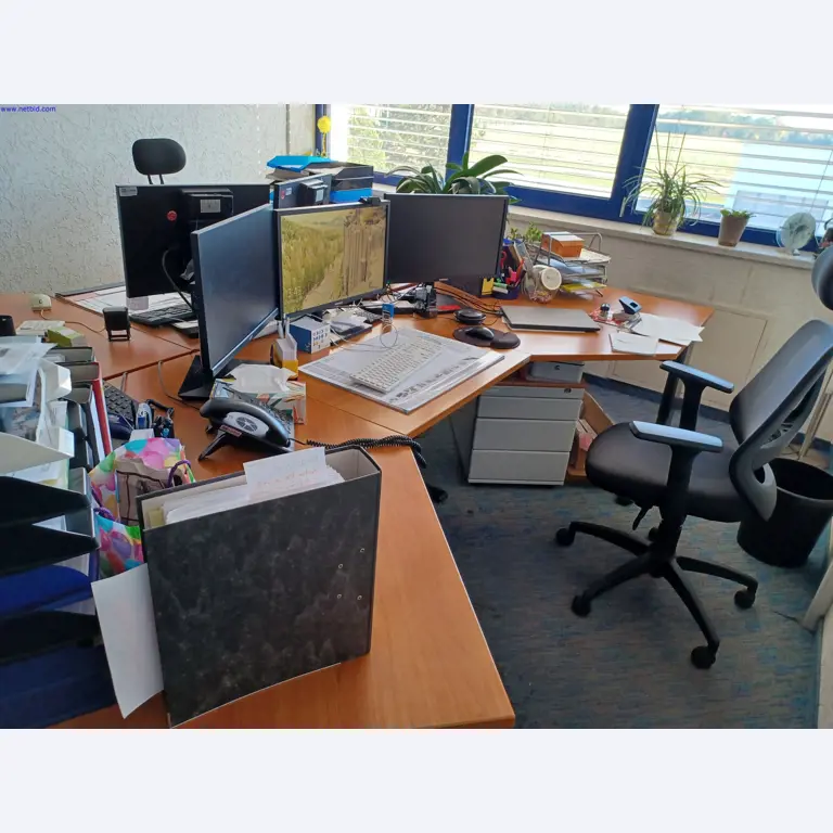 Machines of a lighting manufacturer for metalworking with accessories, continuous painting system, high-bay racking, industrial trucks, vehicles, IT and office equipment-4