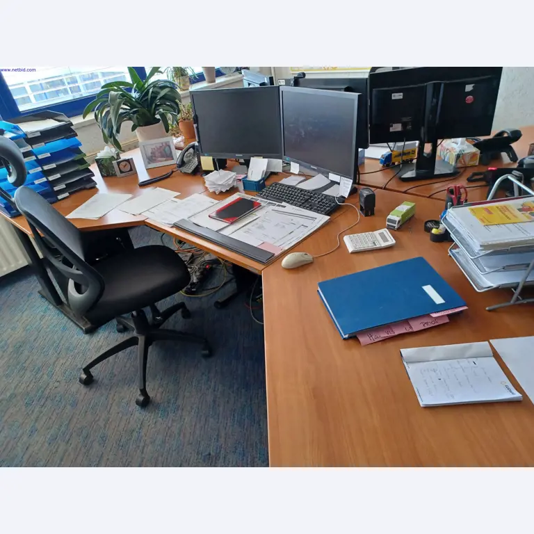 Machines of a lighting manufacturer for metalworking with accessories, continuous painting system, high-bay racking, industrial trucks, vehicles, IT and office equipment-6