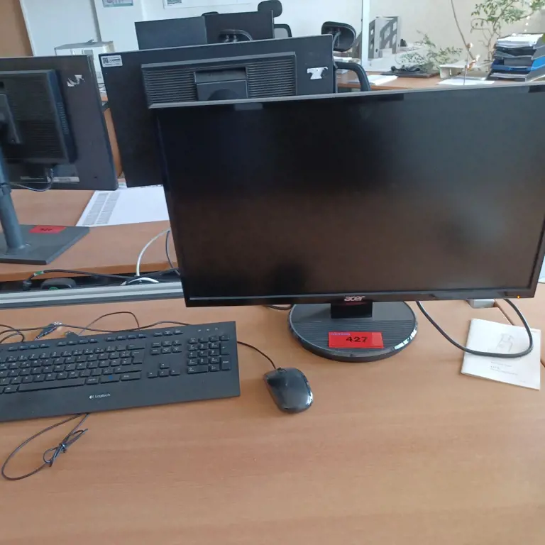 3 22"/27" monitors Dell/ Acer