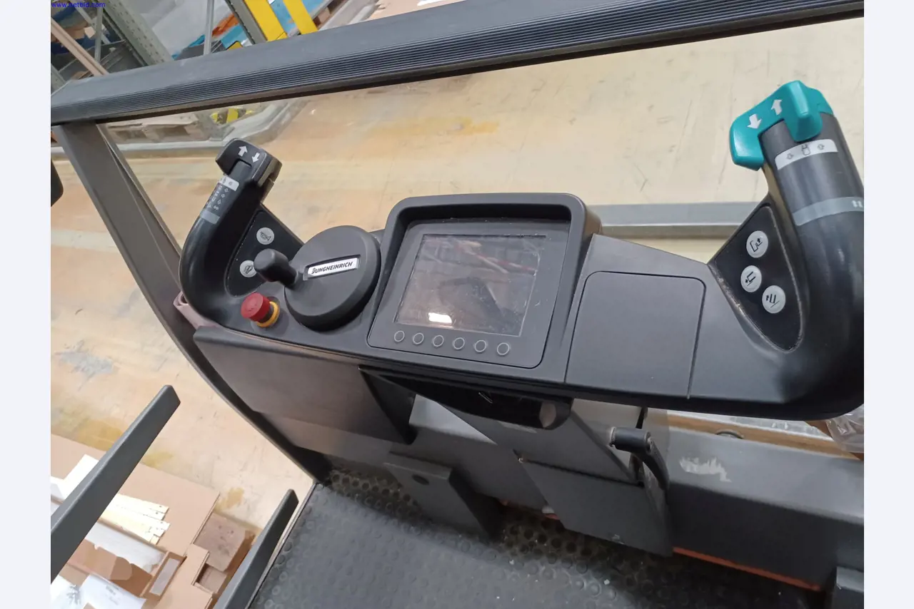 Machines of a lighting manufacturer for metalworking with accessories, continuous painting system, high-bay racking, industrial trucks, vehicles, IT and office equipment-4