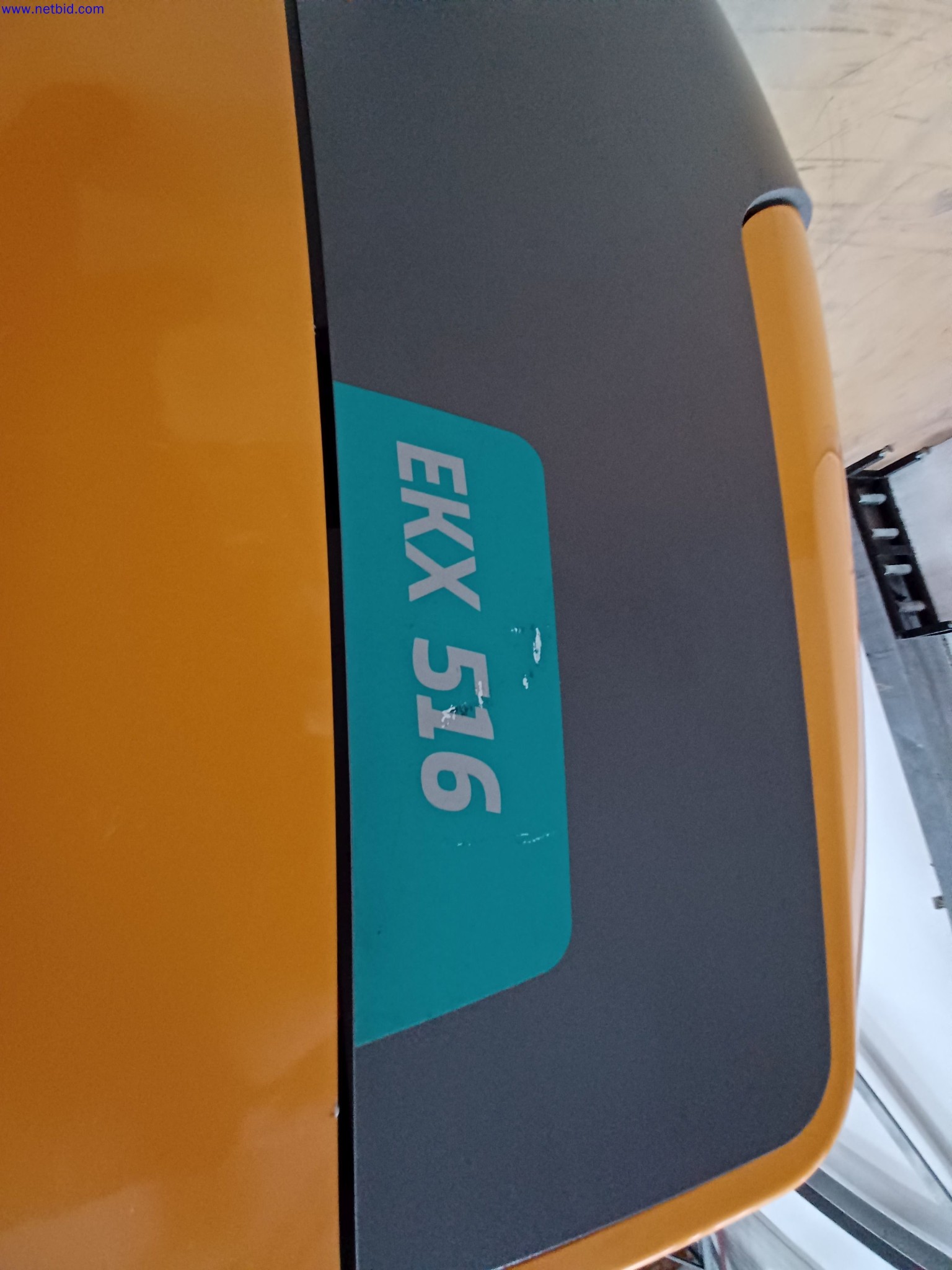 Máquinas de un fabricante de iluminación, incluso para la metalurgia con accesorios, sistema de pintura continua, estanterías altas, carretillas industriales, vehículos, equipos informáticos y de oficina.-7