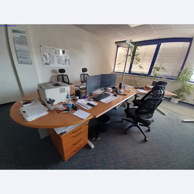 Machines of a lighting manufacturer for metalworking with accessories, continuous painting system, high-bay racking, industrial trucks, vehicles, IT and office equipment-4