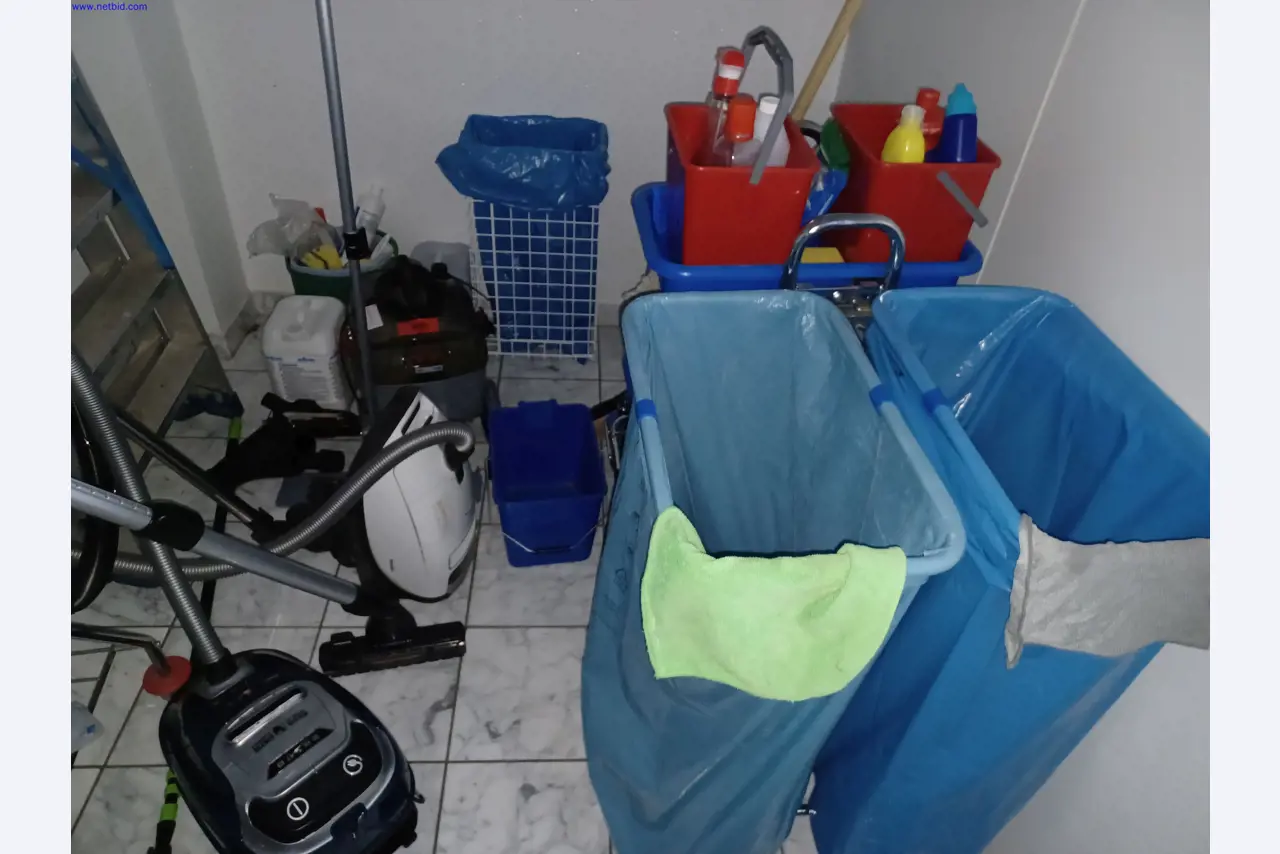 Machines of a lighting manufacturer for metalworking with accessories, continuous painting system, high-bay racking, industrial trucks, vehicles, IT and office equipment-2