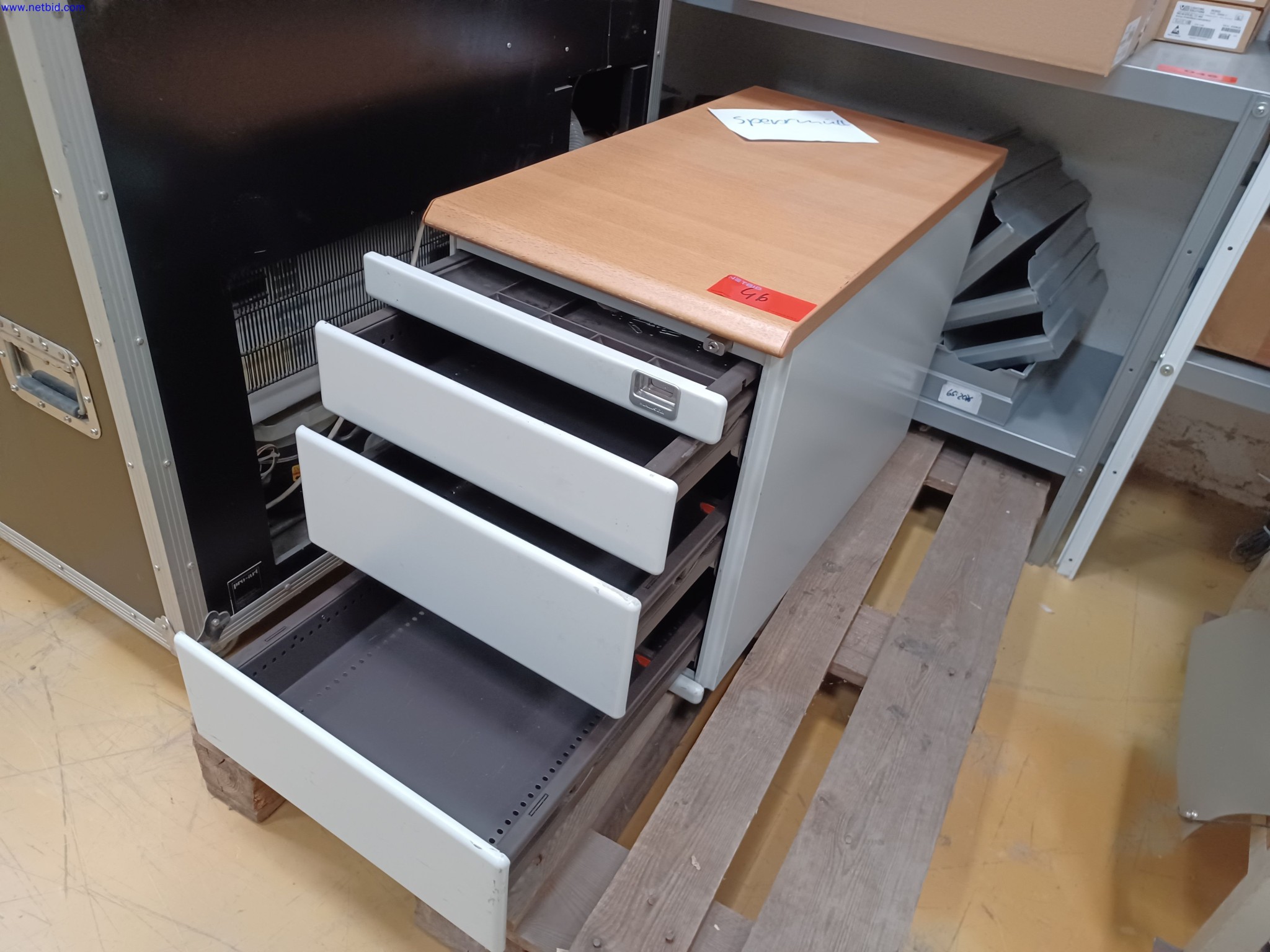 Machines of a lighting manufacturer for metalworking with accessories, continuous painting system, high-bay racking, industrial trucks, vehicles, IT and office equipment-4