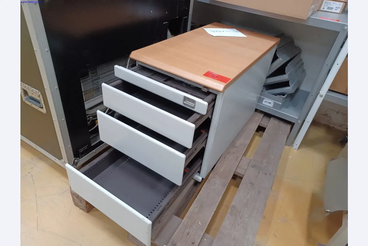 Machines of a lighting manufacturer for metalworking with accessories, continuous painting system, high-bay racking, industrial trucks, vehicles, IT and office equipment-4