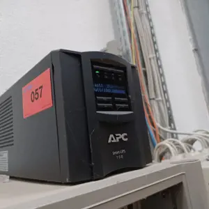 UPS APC Smart UPS 750