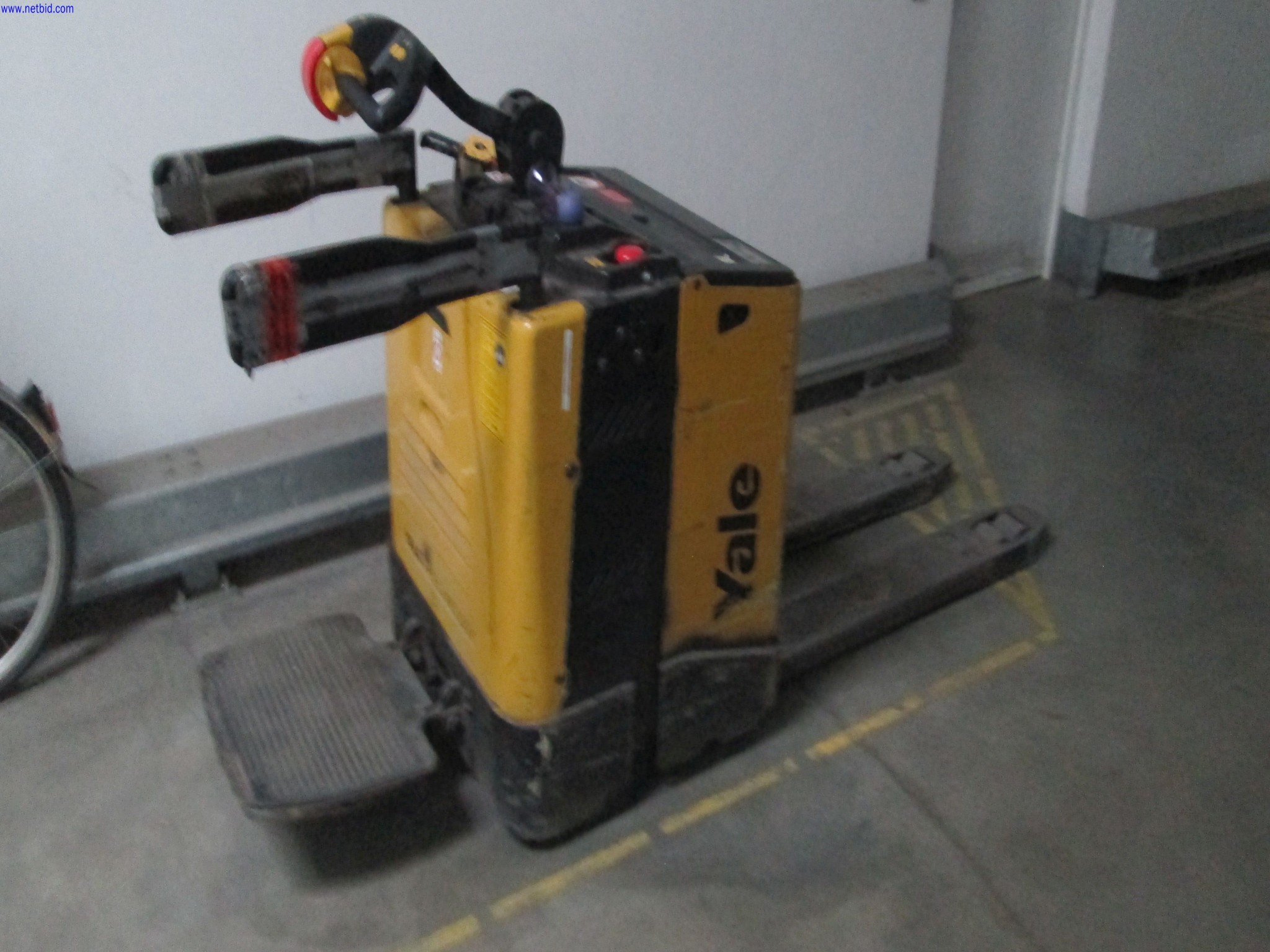 Machines of a lighting manufacturer for metalworking with accessories, continuous painting system, high-bay racking, industrial trucks, vehicles, IT and office equipment-2