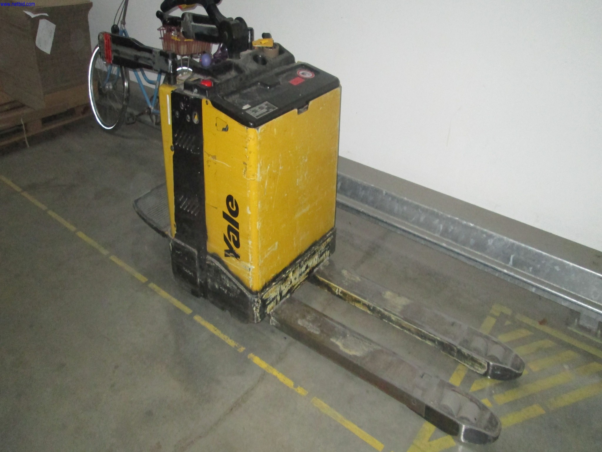 Machines of a lighting manufacturer for metalworking with accessories, continuous painting system, high-bay racking, industrial trucks, vehicles, IT and office equipment-1