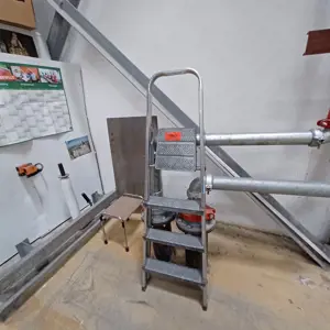 Aluminum folding ladder