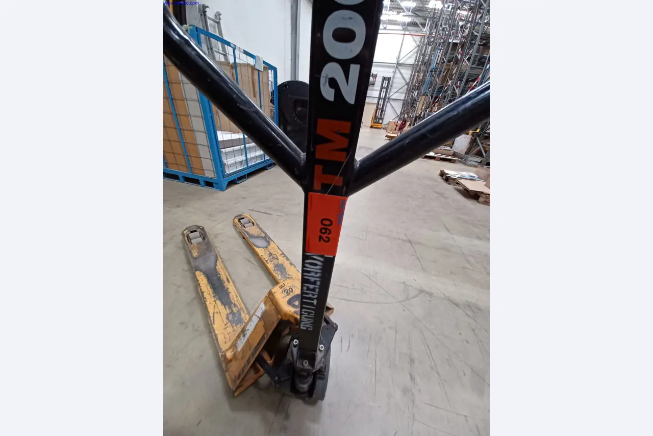 Machines of a lighting manufacturer for metalworking with accessories, continuous painting system, high-bay racking, industrial trucks, vehicles, IT and office equipment-1