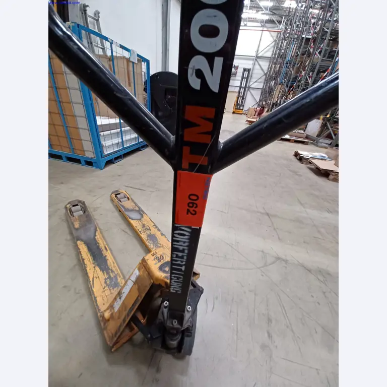 Machines of a lighting manufacturer for metalworking with accessories, continuous painting system, high-bay racking, industrial trucks, vehicles, IT and office equipment-1