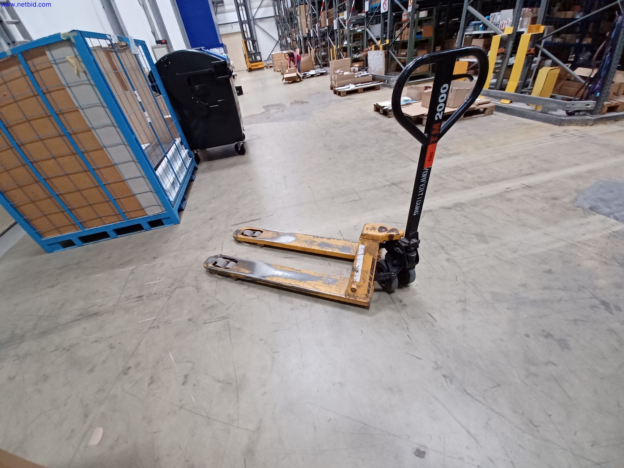 Machines of a lighting manufacturer for metalworking with accessories, continuous painting system, high-bay racking, industrial trucks, vehicles, IT and office equipment-2