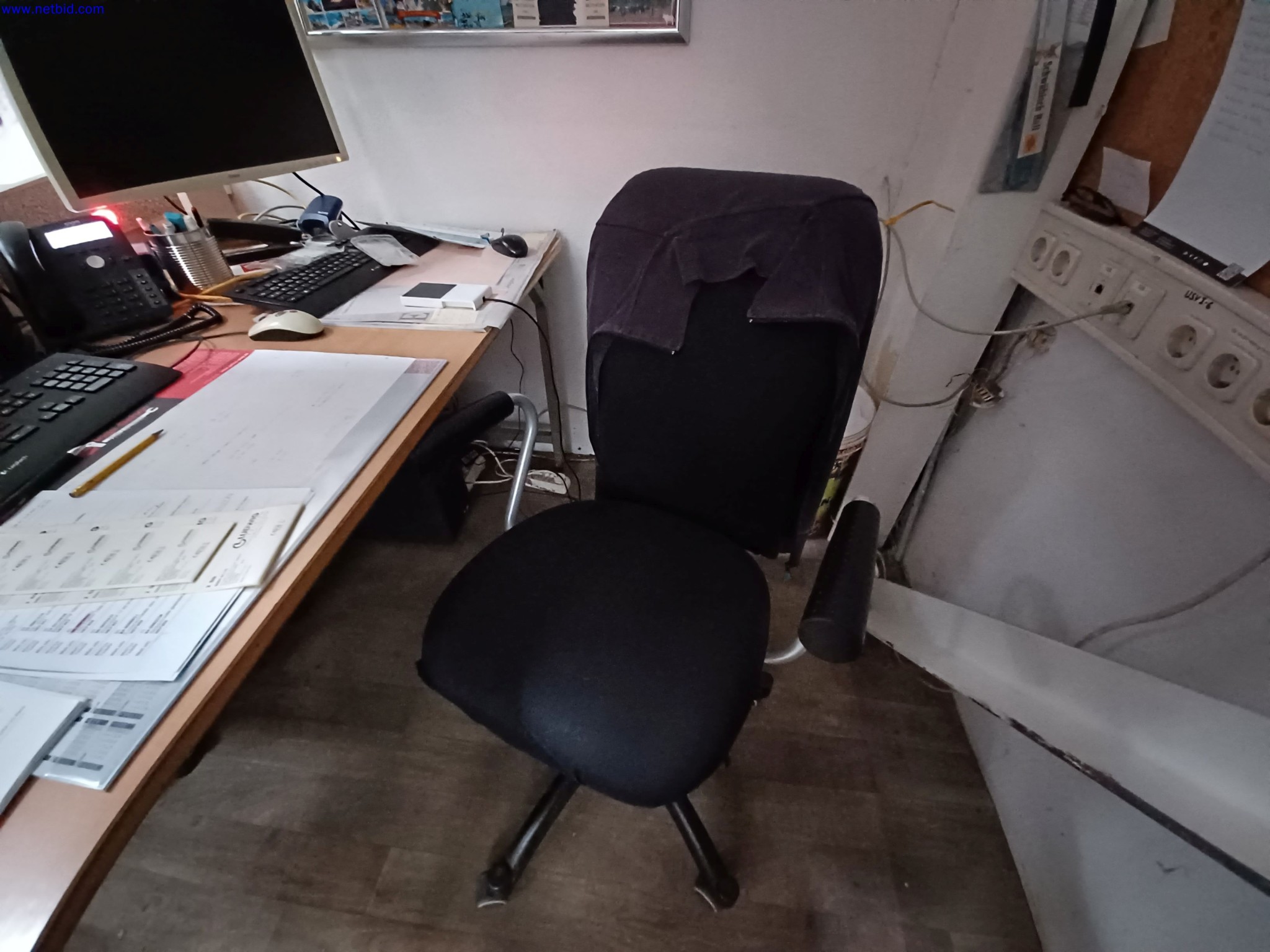 Machines of a lighting manufacturer for metalworking with accessories, continuous painting system, high-bay racking, industrial trucks, vehicles, IT and office equipment-2