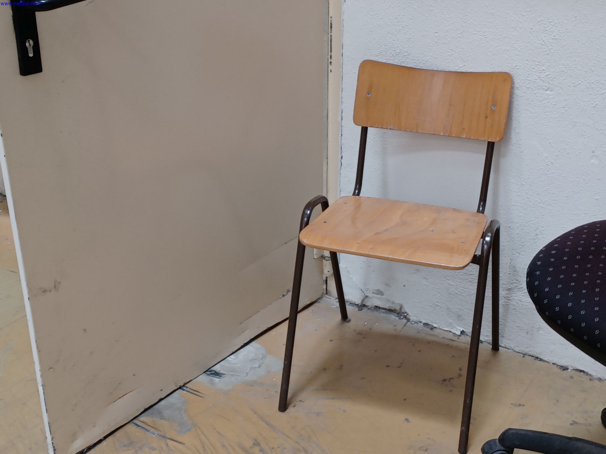 Machines of a lighting manufacturer for metalworking with accessories, continuous painting system, high-bay racking, industrial trucks, vehicles, IT and office equipment-3