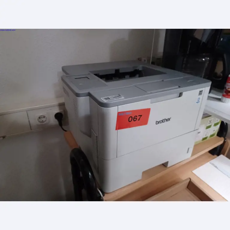 Machines of a lighting manufacturer for metalworking with accessories, continuous painting system, high-bay racking, industrial trucks, vehicles, IT and office equipment-1