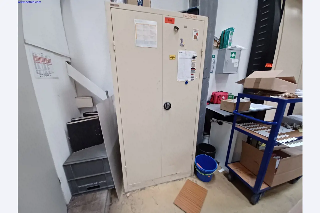 Machines of a lighting manufacturer for metalworking with accessories, continuous painting system, high-bay racking, industrial trucks, vehicles, IT and office equipment-1