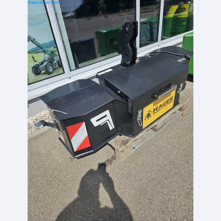 Maschinen und Fahrzeuge eines Bau- und Rodungsbetriebes-30
