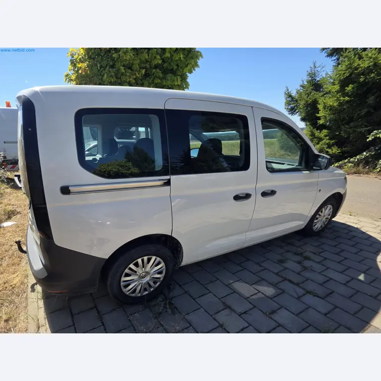 Maschinen und Fahrzeuge eines Bau- und Rodungsbetriebes-4