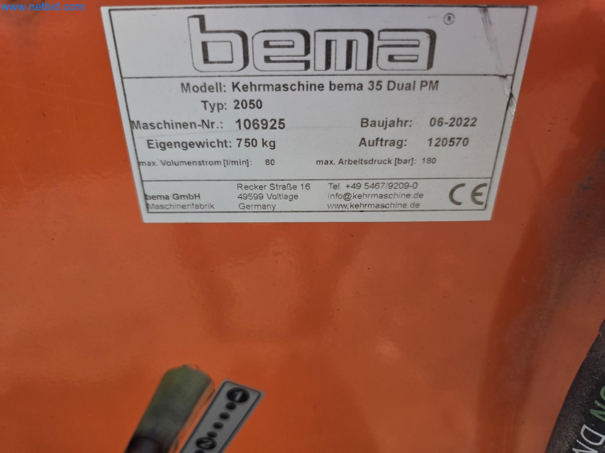 Maschinen und Fahrzeuge eines Bau- und Rodungsbetriebes-3
