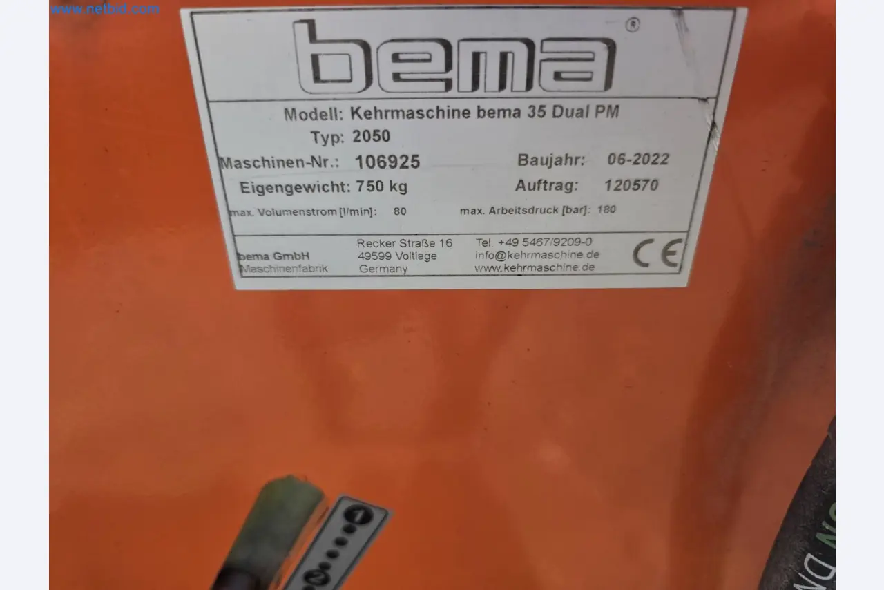 Maschinen und Fahrzeuge eines Bau- und Rodungsbetriebes-3