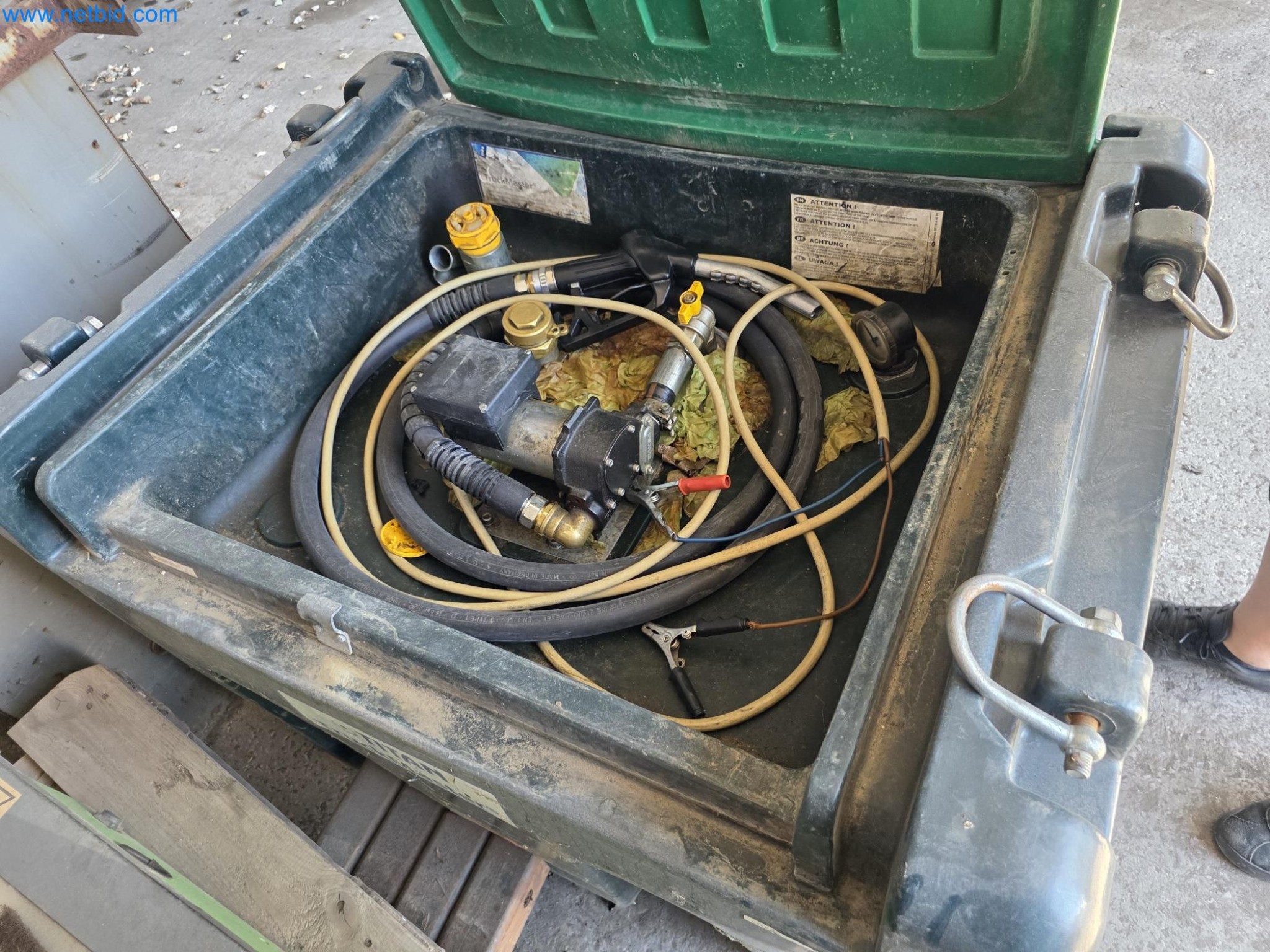Maschinen und Fahrzeuge eines Bau- und Rodungsbetriebes-2