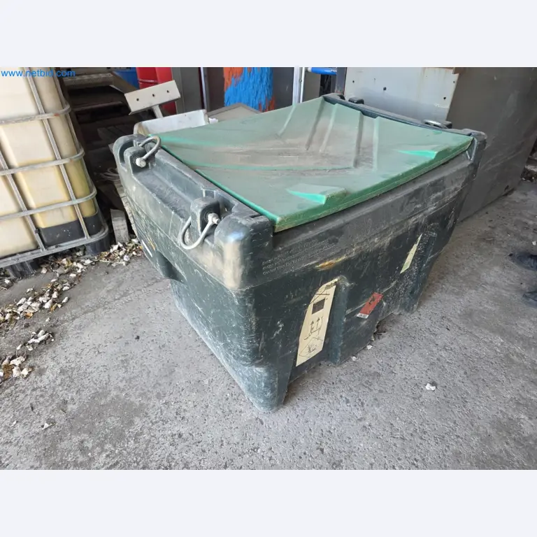 Maschinen und Fahrzeuge eines Bau- und Rodungsbetriebes-3