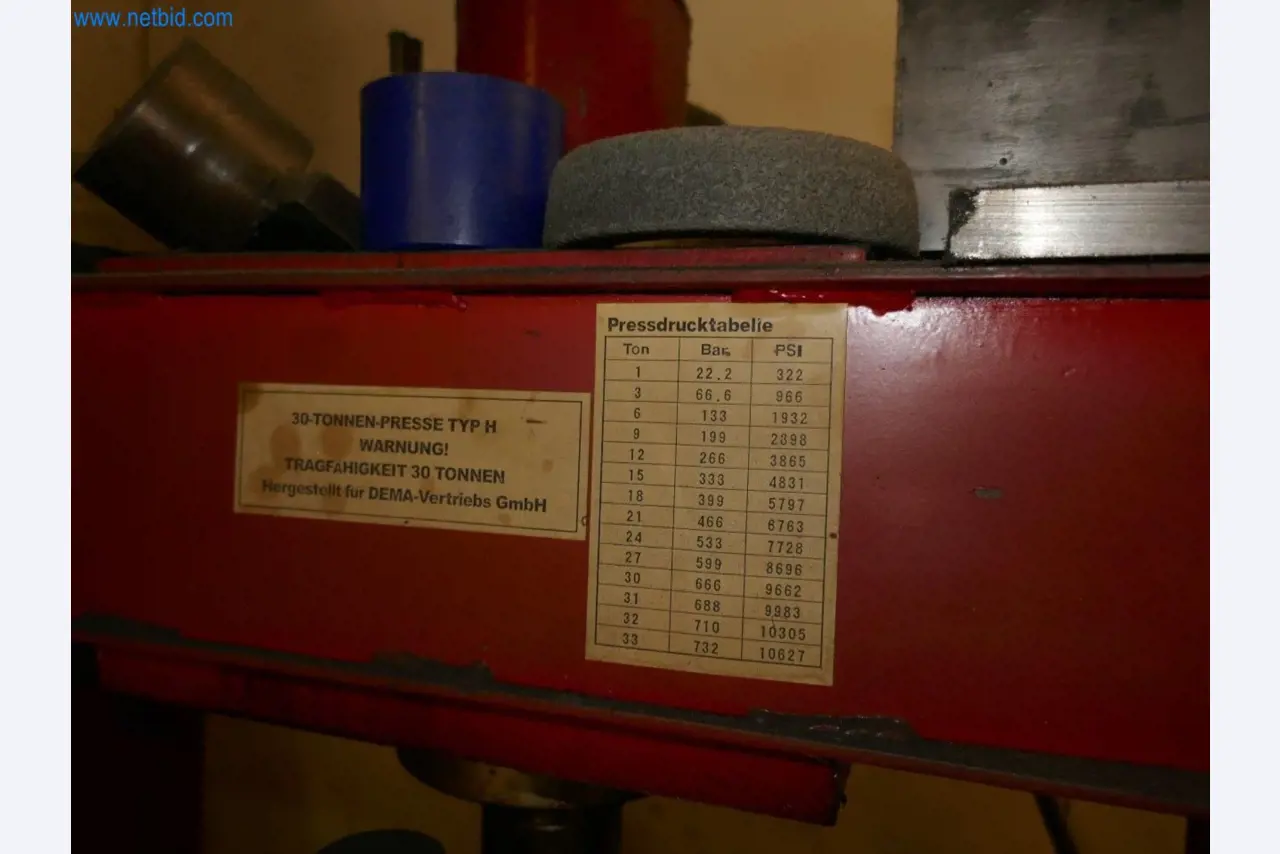 Máquinas del ámbito de la fabricación CNC y la ingeniería mecánica-1