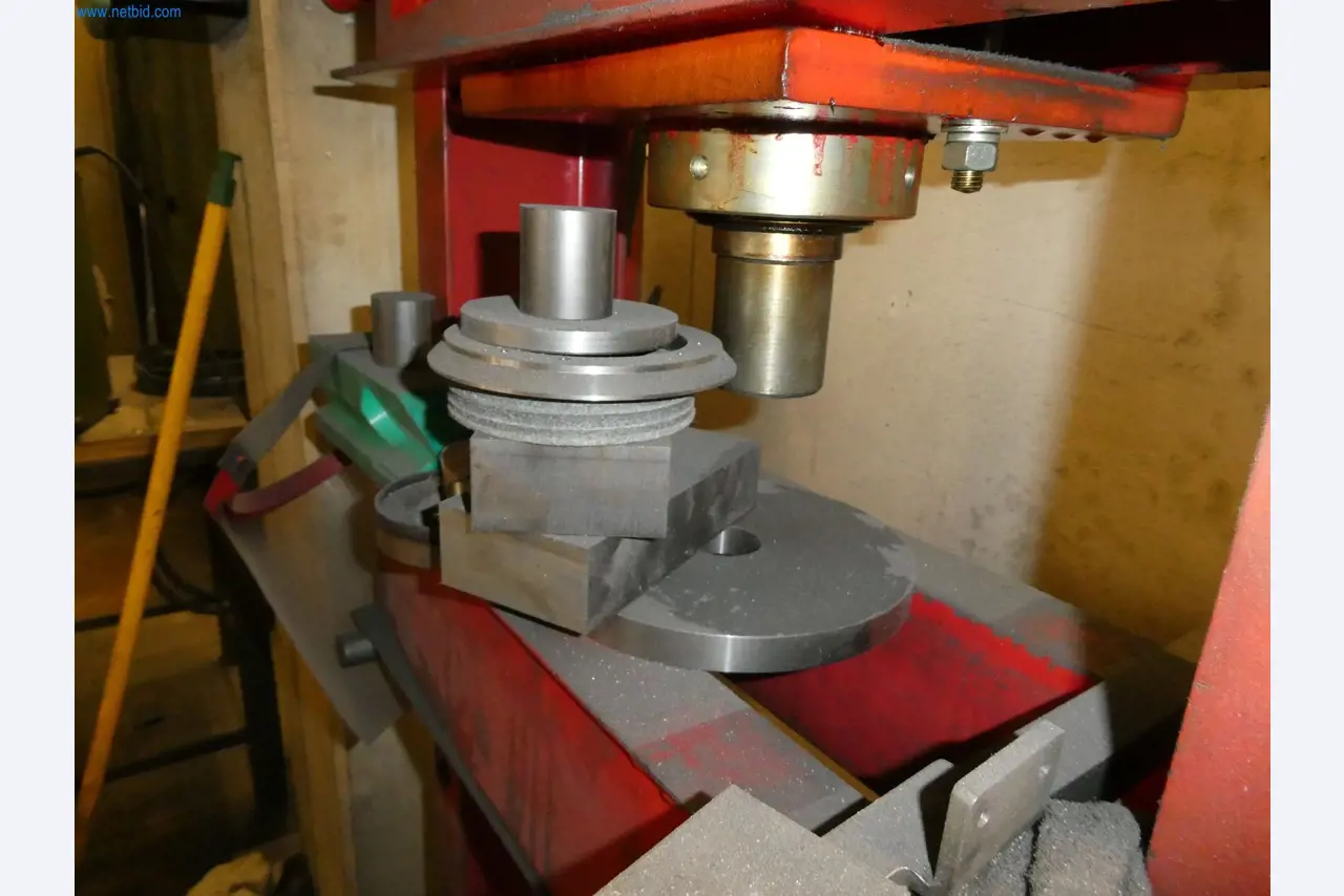 Máquinas del ámbito de la fabricación CNC y la ingeniería mecánica-3