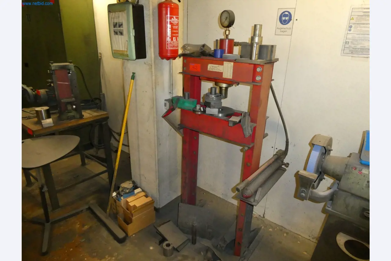 Máquinas del ámbito de la fabricación CNC y la ingeniería mecánica-5