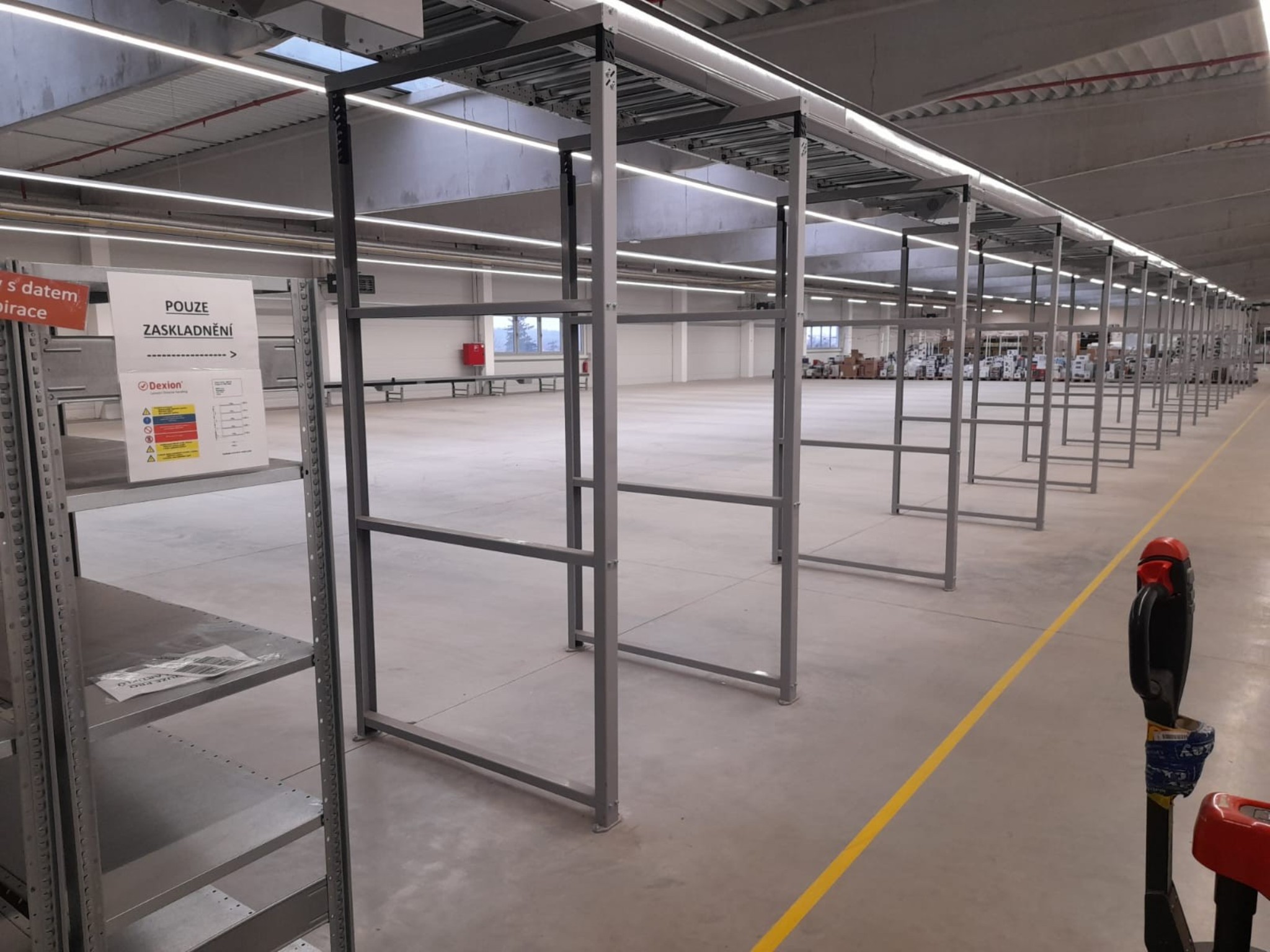 Dopravníková linka pro velkoobjemový výdej balíku-12