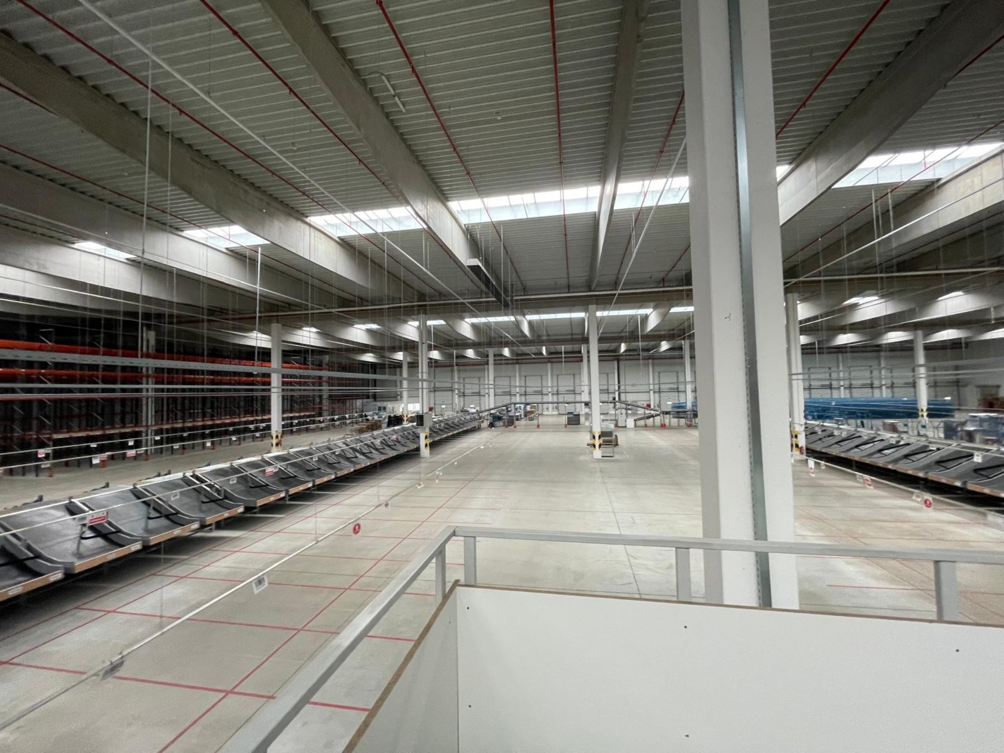 Dopravníková linka pro velkoobjemový výdej balíku-13