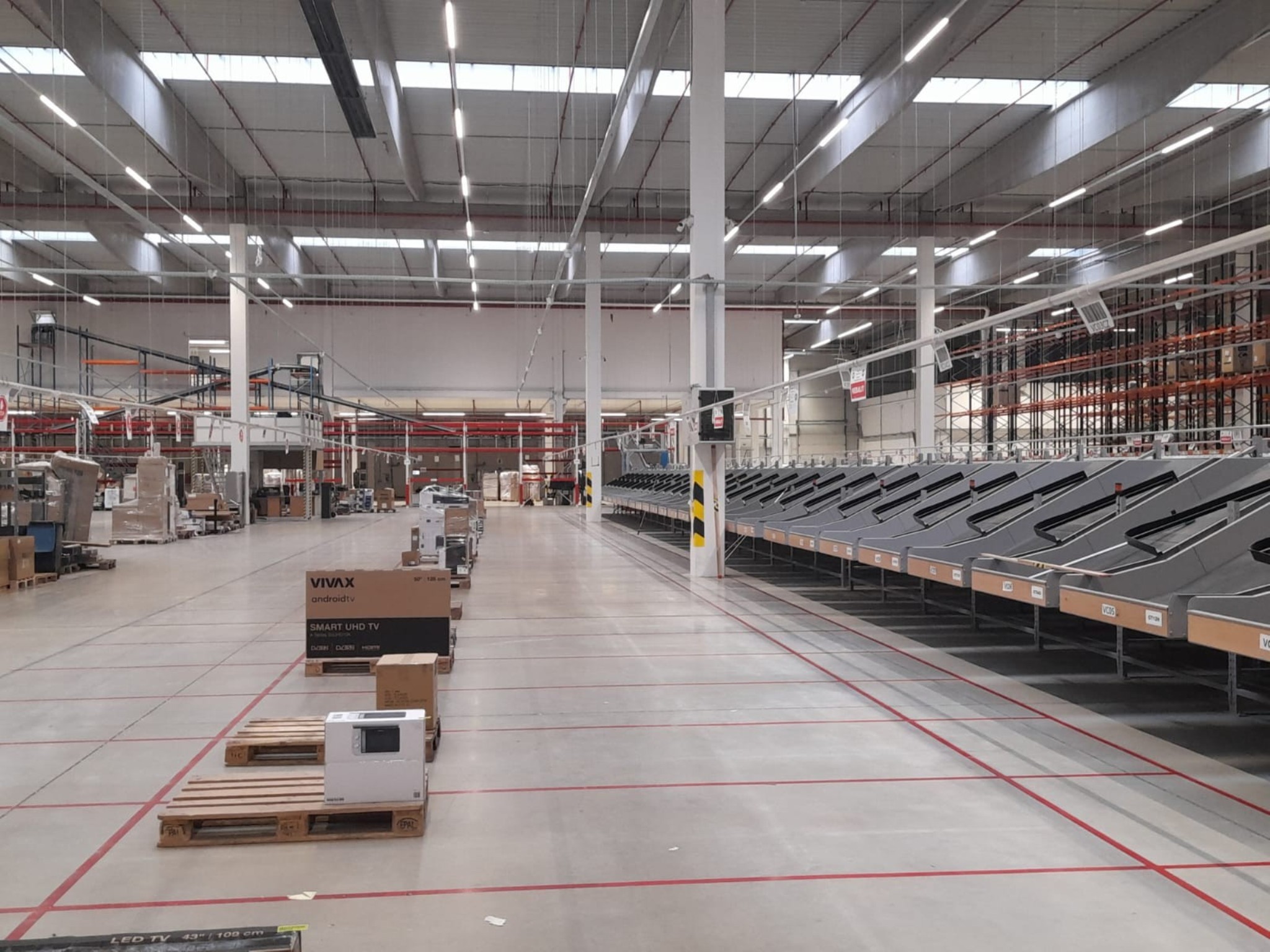 Dopravníková linka pro velkoobjemový výdej balíku-18