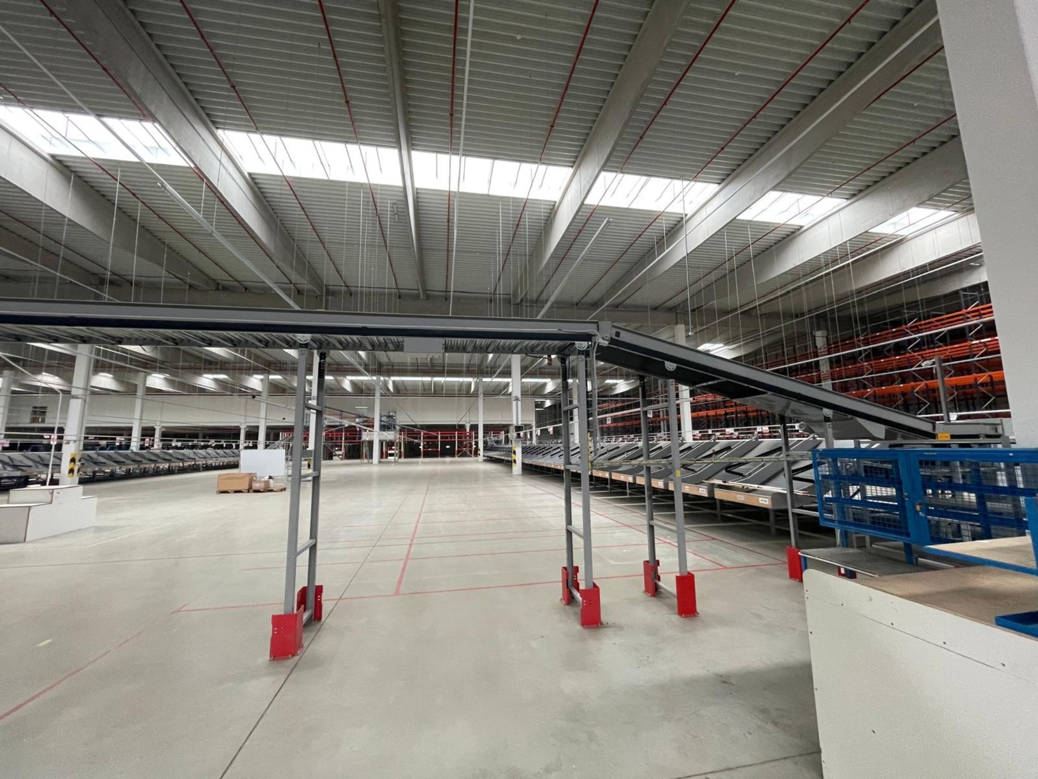 Dopravníková linka pro velkoobjemový výdej balíku-3