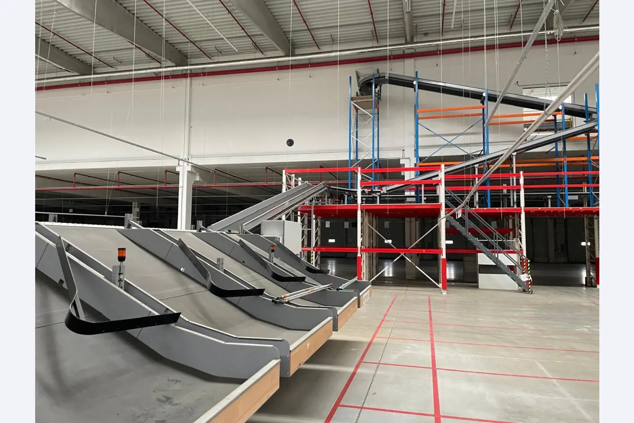 Dopravníkovou dráhu modulární, regálové systémy, transportní manipulacní prepravníky, vysokozdvižné vozíky-9