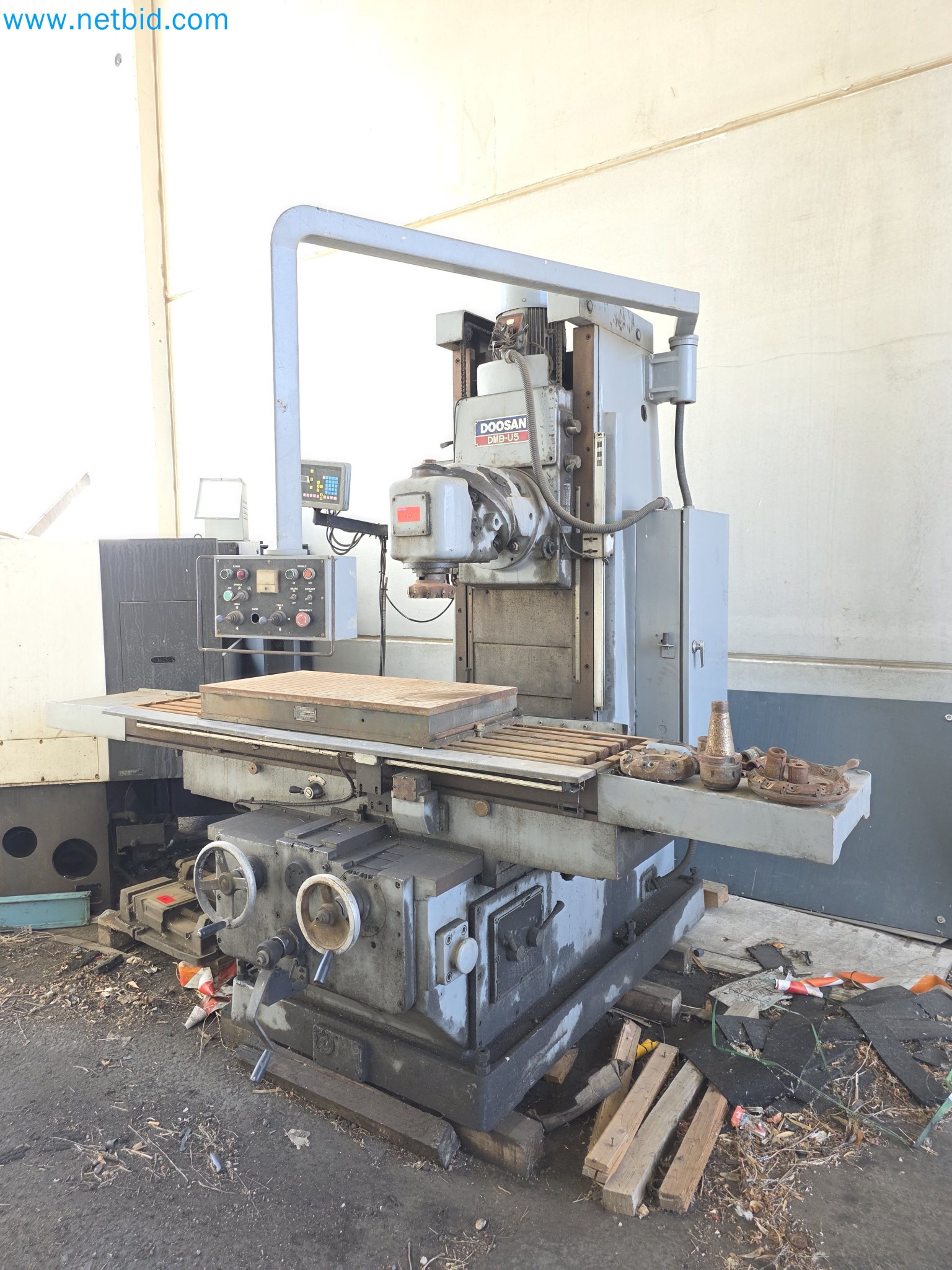 buy used Universal Milling Machine DOOSAN DMB-U5 (Auction #18820-NO12 ...