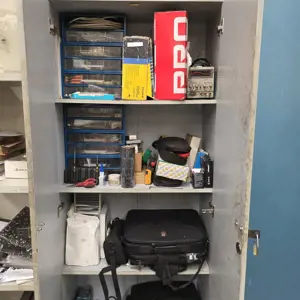Werkplaatskast met inhoud