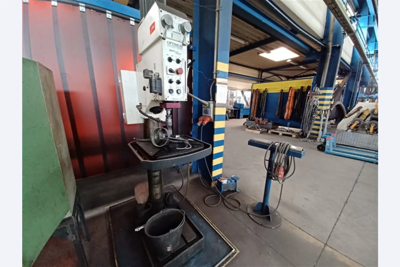 Equipement d'atelier bien entretenu et machines de l'ancienne société Hülsenbusch Apparatebau-1