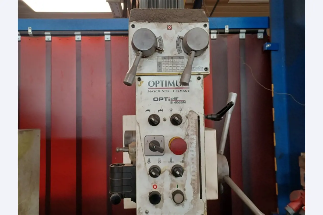 Equipement d'atelier bien entretenu et machines de l'ancienne société Hülsenbusch Apparatebau-3