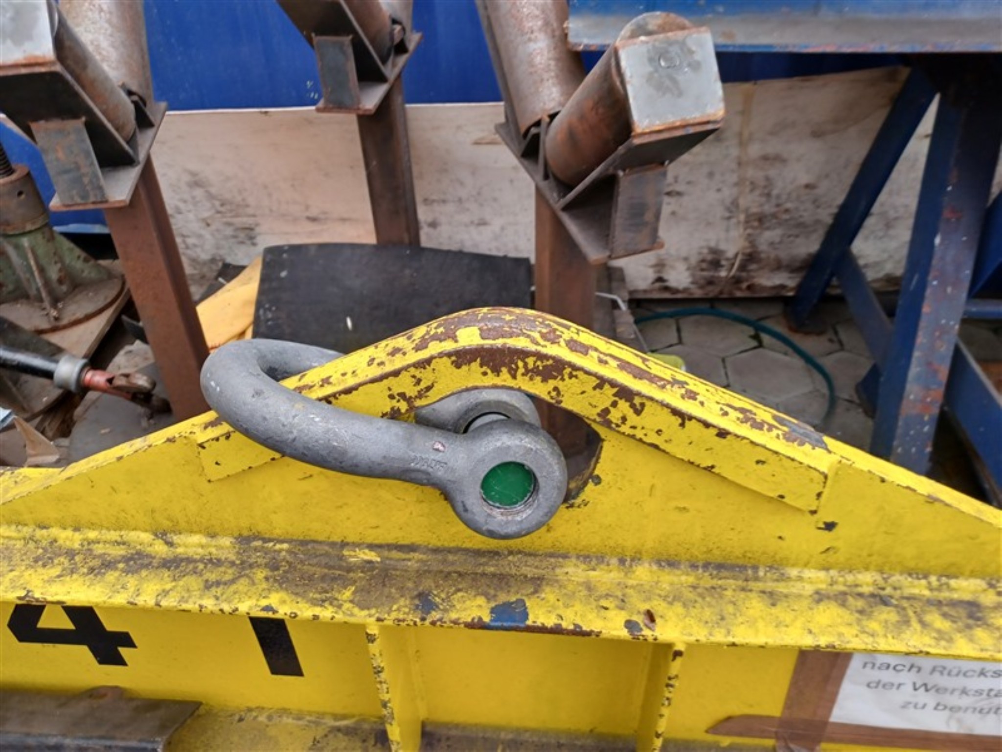 Dobrze utrzymany sprzęt warsztatowy i maszyny dawnej firmy Hülsenbusch Apparatebau-2