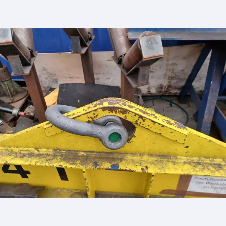 Dobrze utrzymany sprzęt warsztatowy i maszyny dawnej firmy Hülsenbusch Apparatebau-2