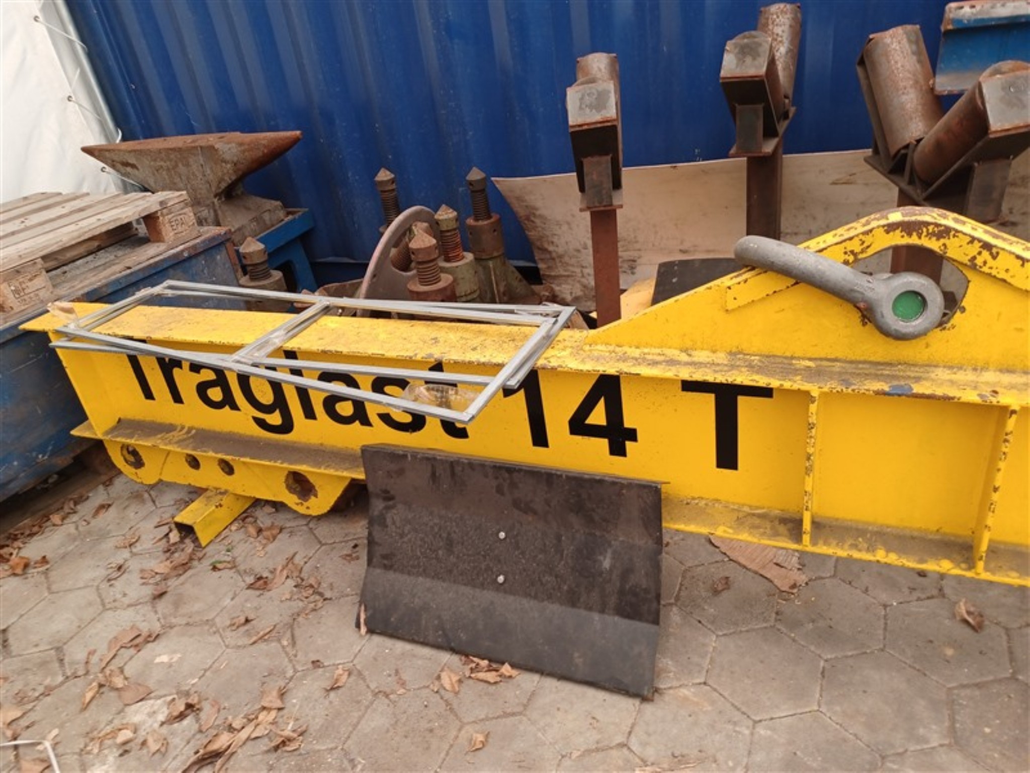 Dobrze utrzymany sprzęt warsztatowy i maszyny dawnej firmy Hülsenbusch Apparatebau-3