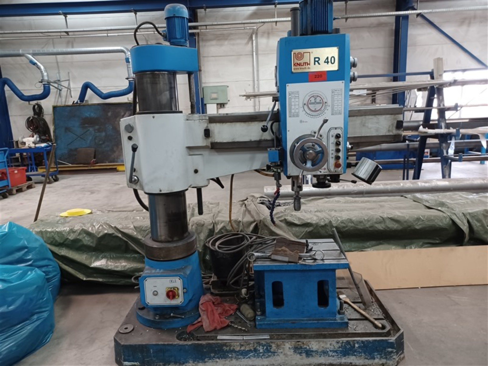 Dobrze utrzymany sprzęt warsztatowy i maszyny dawnej firmy Hülsenbusch Apparatebau-1