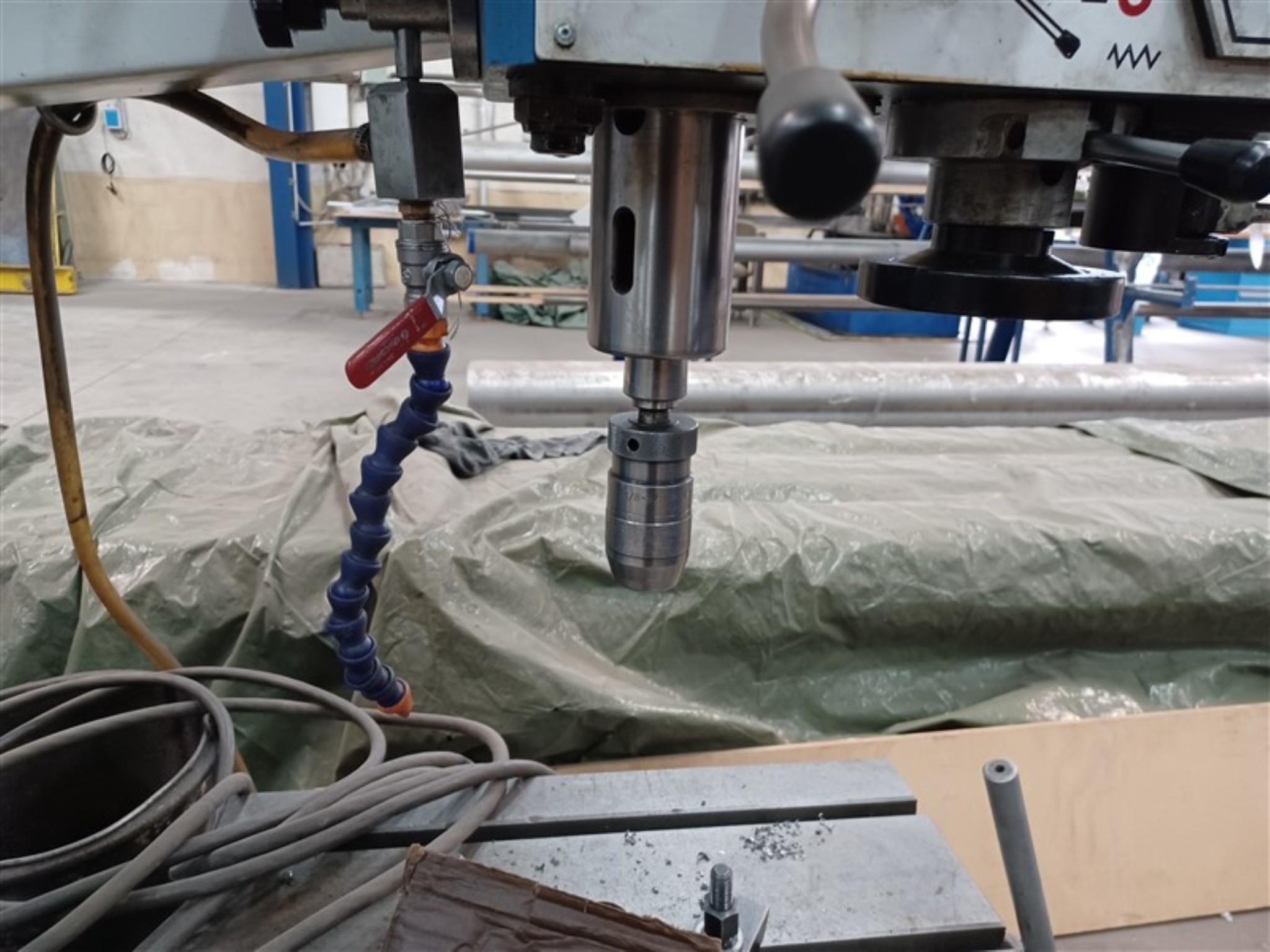 Dobrze utrzymany sprzęt warsztatowy i maszyny dawnej firmy Hülsenbusch Apparatebau-2